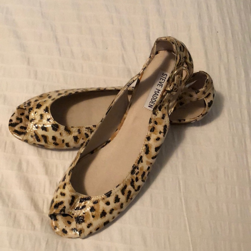 Steve Madden open toe flats